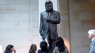 Johnny Cash statue unveiled at U.S. Capitol