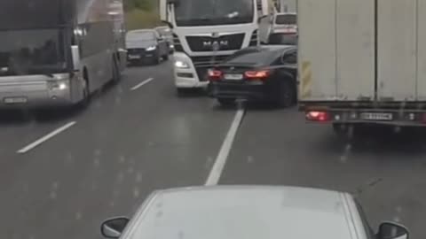 Entitled driver got a lesson from a truck driver