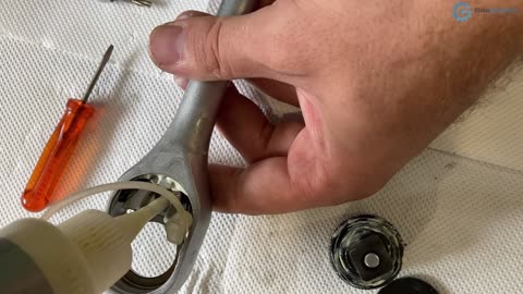 Lubricating and cleaning a ratchet tool