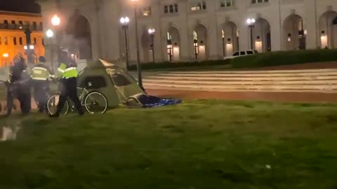 Monuments Are Set on Fire Prior to BATTLE Between ANTIFA and Police