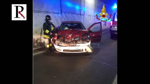 Lecce: auto a metano si scontra contro un autobus in galleria