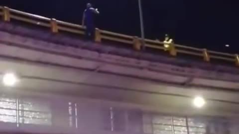 Un hombre intentó quitar la vida en el puente de Quebrada Seca