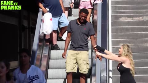 TOUCHING HANDS ON THE ESCALATOR !!