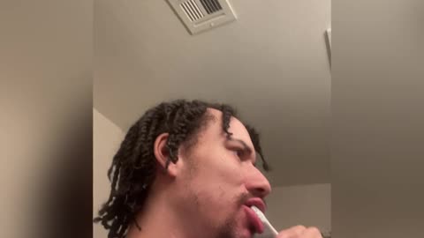 Brushing teeth before breakfast