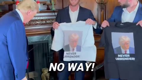 😂 Donald Trump Gifts Logan Paul His Mugshot