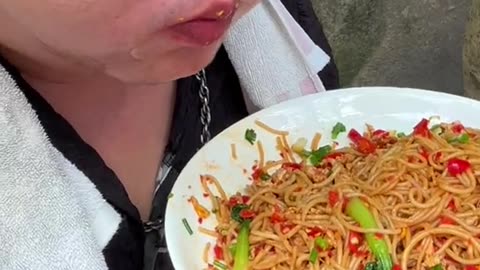 Cook And Eat Super Spicy Vegetable Fried Noodles