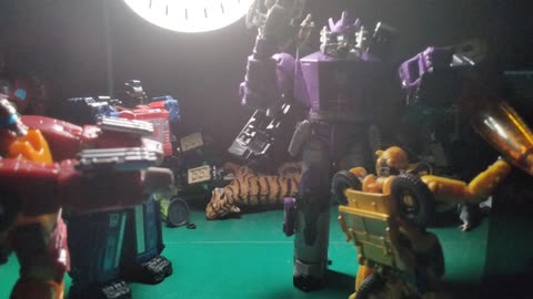 Bumblebee crosshairs and hot rod versus Galvatron