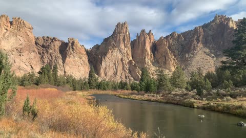 Central Oregon – Smith Rock State Park – Arriving at the Beautiful River Canyon