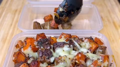 High Protein Cheesy Garlic Steak & Sweet Potato Bites! ONLY 507 CALORIES!