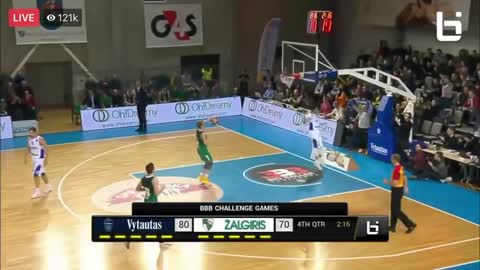 LIANGELO BALL Dunks In-Game (first game in Lithuania)