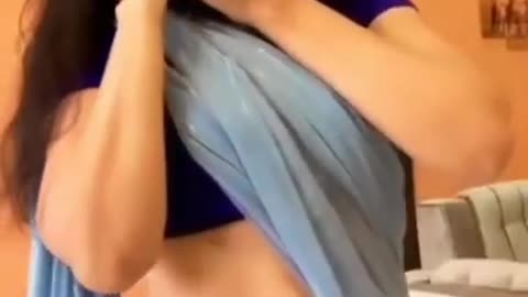 Hot navel show