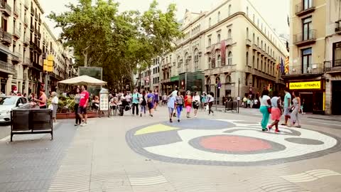 Brave Citizens of Barcelona Take Blind Trust Experiment to The Streets!