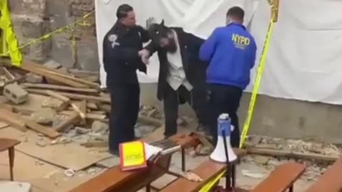 Cops bust open synagogue in Brooklyn