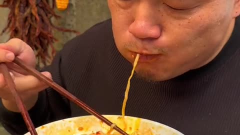 Cook And Eat Super Spicy Pork Feet Soup