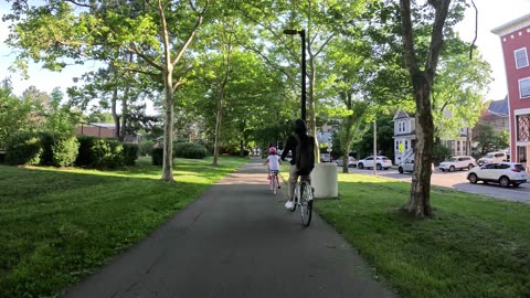 💥👧🏽🚴🏽‍♀️🚴FAMILY chill Bike Ride on Safe Secure Path Boston Massachusetts