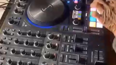 DJ