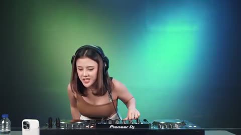 DJ AYUDIA PUTRI - RIVER FLOW IN YOU BREAKBEAT CROWN HALU FULL BASS TERBARU