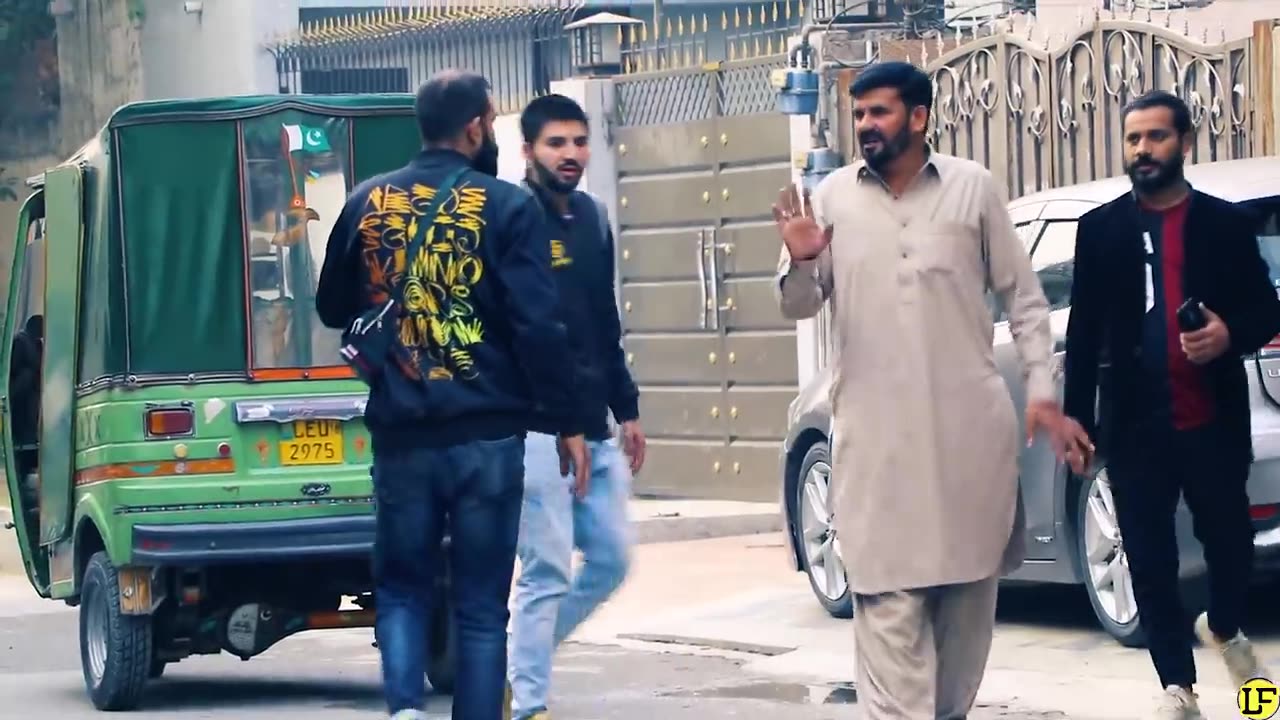 Funny Prank on Rickshaw Driver | LahoriFied