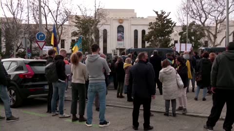 Javier Bardem protests outside Russian embassy