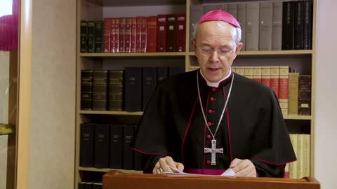 Bishop Athanasius Schneider on kneeling and tongue communion