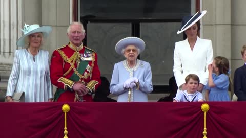 Royals watch flypast from Buckingham Palace