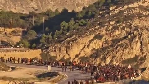 Thousands of illegal migrants are moving toward the Spanish border fence in Ceuta.