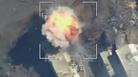 A Russian Lancet UAV strikes an enemy M777 howitzer near Kremenna.