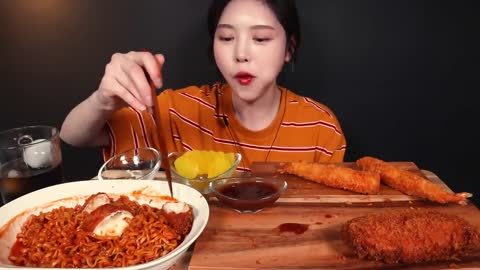 SUB)치즈가득 두툼한 치즈롤까스에 불닭볶음면 먹방! 새우튀김까지 리얼사운드 Cheese Roll Cutlet, Buldak&Deep-fried Shrimp Mukbang ASMR