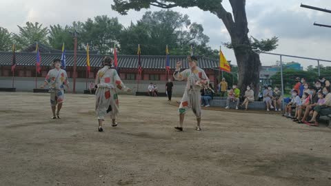 Korean traditional song and dance