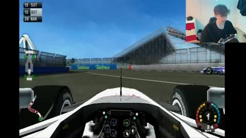 5_PLAYING F1 WITH A WII STEERING WHEEL