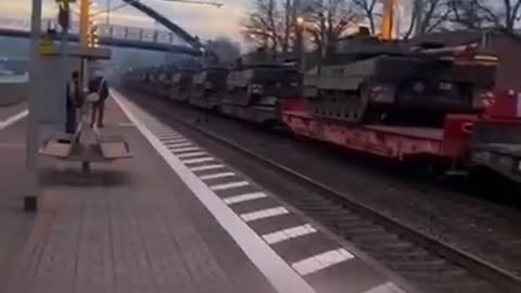 Echelon with Leopard 2A5 of the Bundeswehr heading east