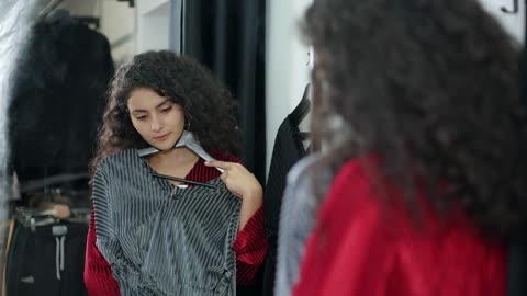 👩🏻 Amazing Girl 💗 is Comparing Two Different Color Dresses in changing room - Women's Club Trend