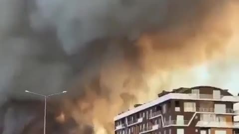 Shocking Video spreading forest fire near picturesque tourist town of Canakkale Turkey