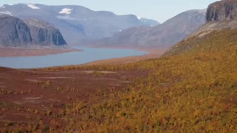 Hiking Kungsleden in fall _ Kvikkjokk - Saltoluokta _ Sweden Lapland _ September autumn Hike