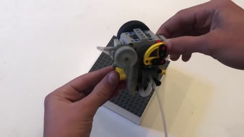 Lego 2 Cylinder Pneumatic Engine (+Free Instructions)