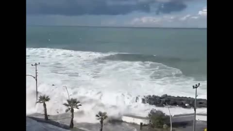 force of the sea in Giresun, Türkiye 😱😱😱