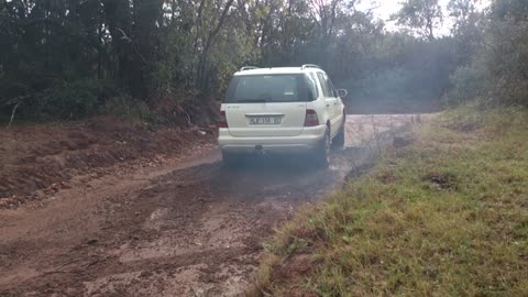 4x4 Fun in the Mud - Mercedes ML270