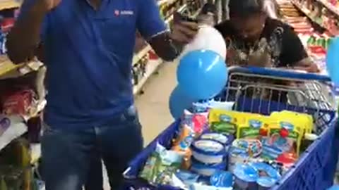 El final feliz para la mujer que malgastó un minuto de mercado gratis en Chocó