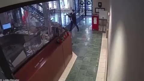 Criminal Forgets To Load Gun Before Entering Police Station