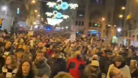 A huge protest in Barcelona last night against vaxx passports.