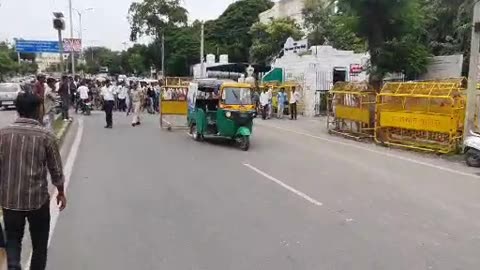 auto rikshaw public me gusa..