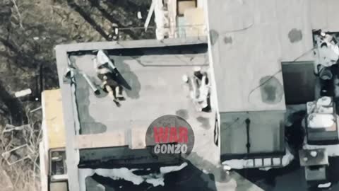 Drone footage shows Ukrainians fighting from residential areas (March 2022)