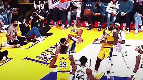 Russell Westbrook destroyed Gobert with this dunk 😤