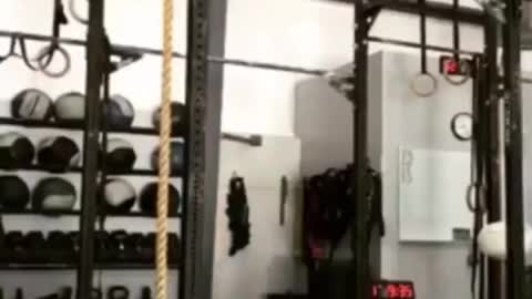 Epic GIRL FAIL while doing workout