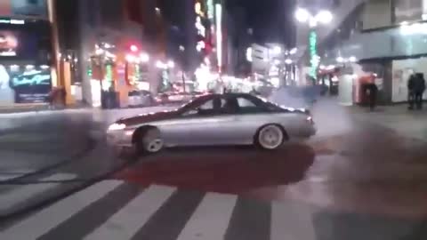 Real tokyo street scene - Street racing in Japan , ( too fast too furious in reality )