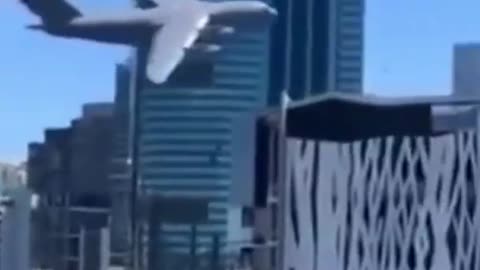 Plane fly low in city car