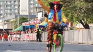 Barranquilleros rinden tributo a tradición del Carnaval con la Gran Parada