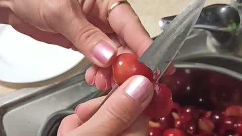 Preparing cherry plums for jam