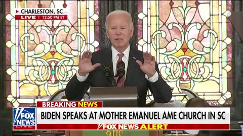 O pedófilo Joe Biden é vaiado e confrontado em uma igreja de afro-americanos.