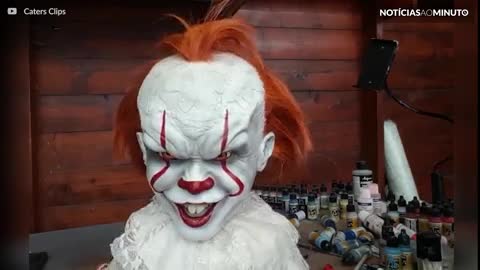 Artista cria escultura assustadoramente real do palhaço Pennywise